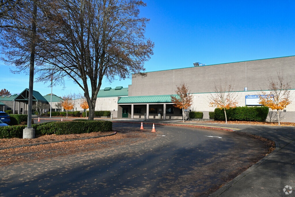 Chinook Elementary School provides education in the neighborhood of 
Knapp.