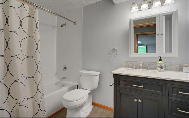 880 Pontiac Ln, Chanhassen, MN 55317 - photo 5