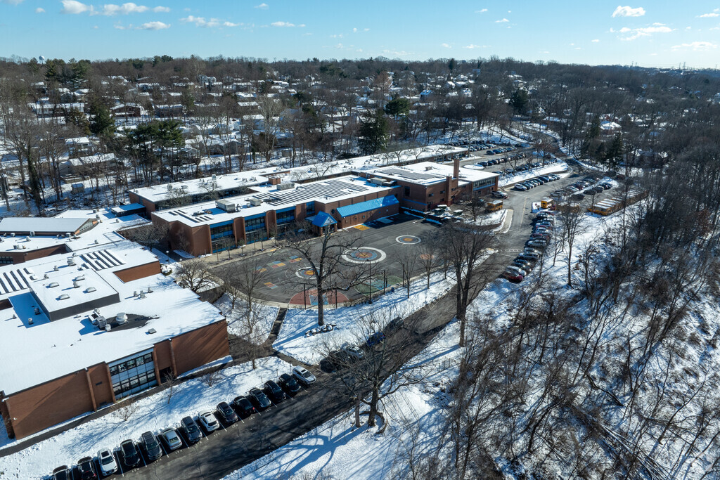 Concord Road Elementary School is in Ardsely, New York.