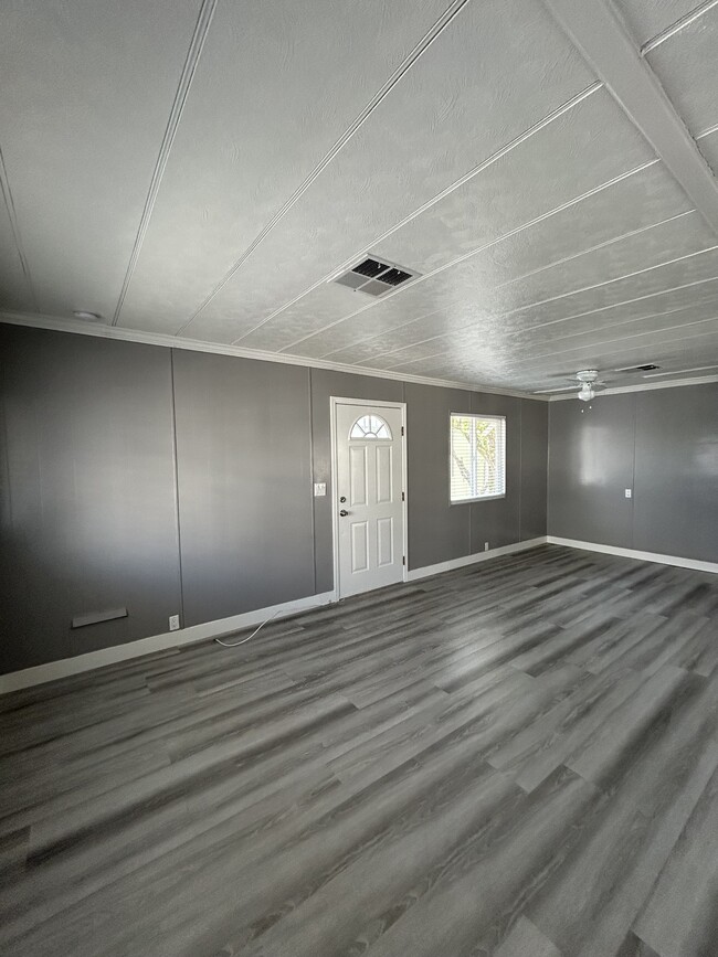 #178 living room/dining area