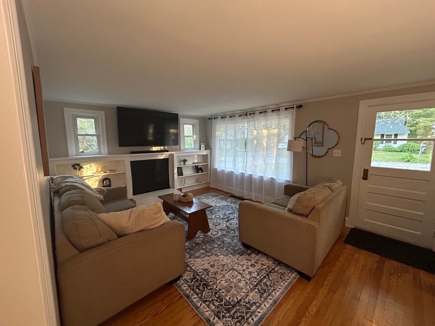 8 Pine Rd, Falmouth, ME 04105 - photo 1