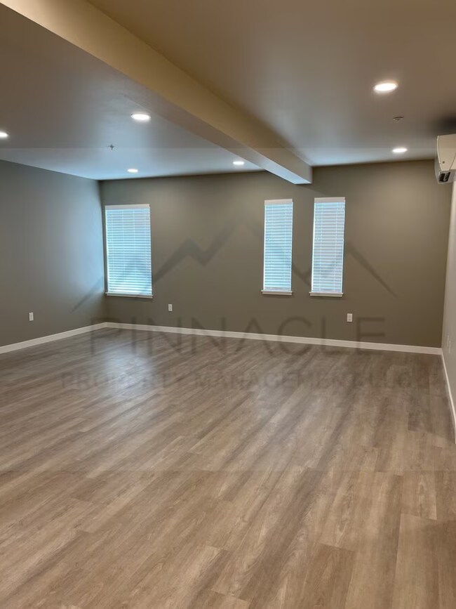 1001 W Yakima Ave, Yakima, WA 98902 - photo 3