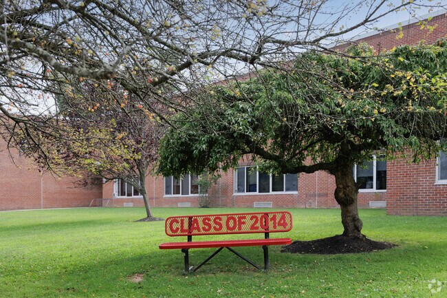 Upper Nyack School serves students in grades K-5.