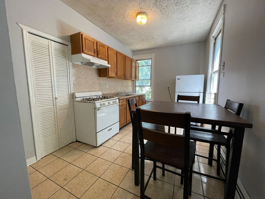 116 Linden Ave unit 2, Jersey City, NJ 07305 - photo 1