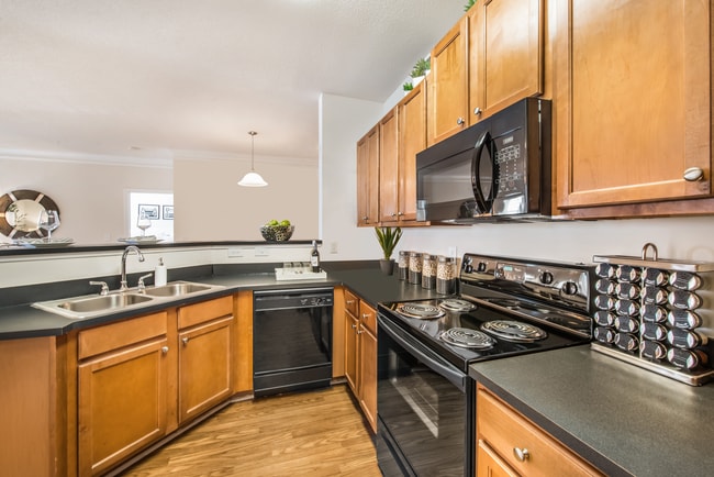 Walden at Chatham Center, Savannah, GA 31405 - photo 7