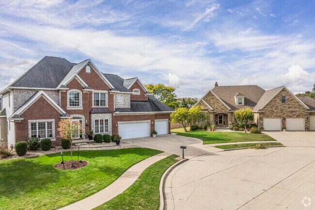 Colonial Revival homes are among the most popular in Hedgewood.