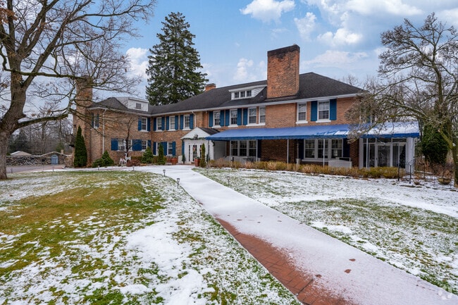 On Valentine's Day the Longacre House hosts a vow renewal event  each year.