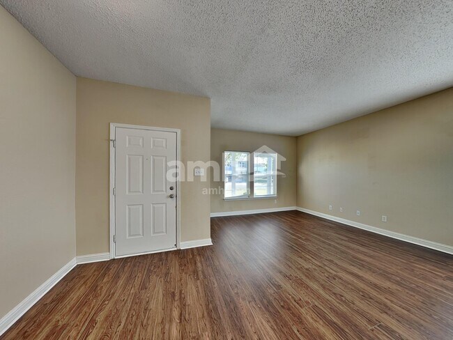 6737 Amber Springs Way, Indianapolis, IN 46237 - photo 4