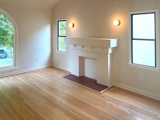 2807 Hillcrest Dr unit 4, Los Angeles, CA 90016 - photo 4