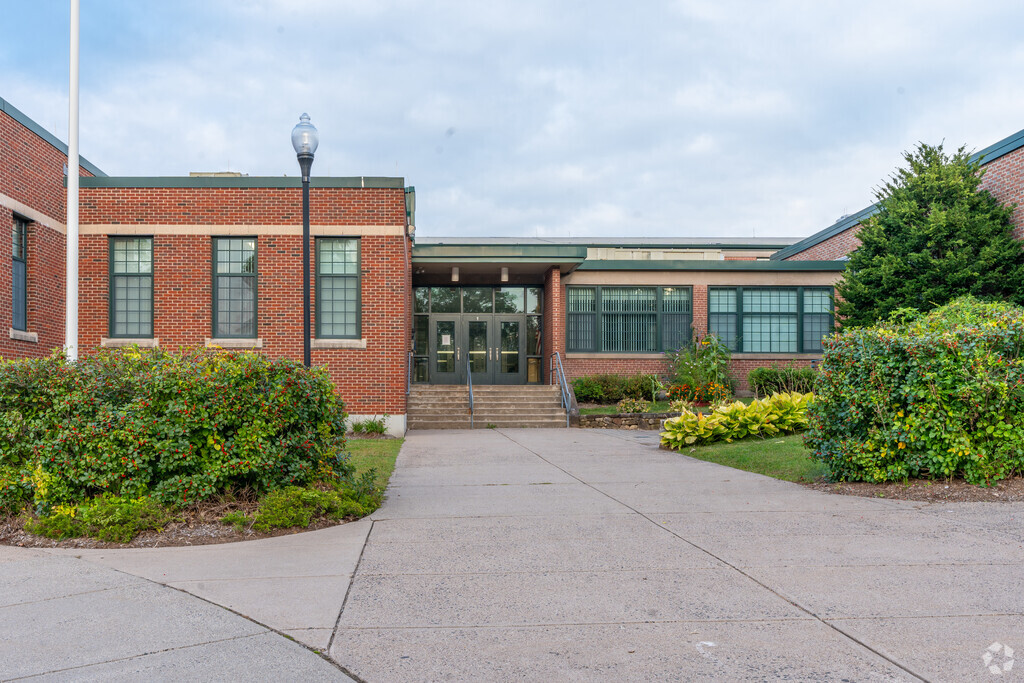 Frank Ward Strong School serves students in grades 6th through 8th.