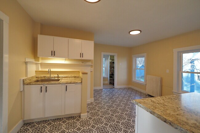 197 Western Ave unit 2 - Upstairs, Brattleboro, VT 05301 - photo 5