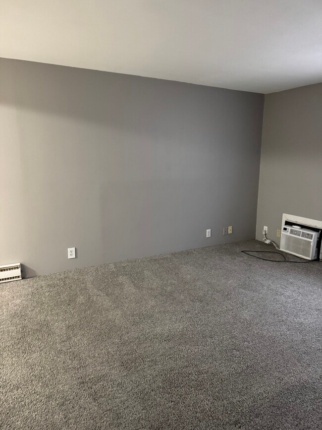 304 E Mefford St unit 304A E Mefford St, Robinson, IL 62454 - photo 6