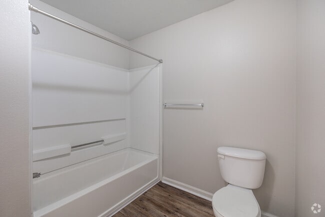 The Middleton - 3BR, 2BA - 1,417SF - Primary Bathroom Bathtub