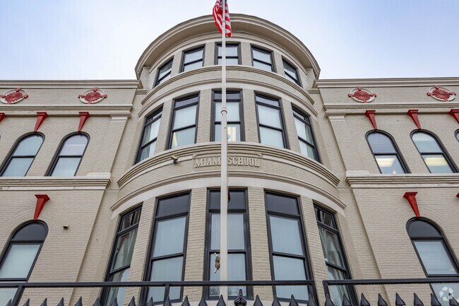 Students of Hamilton can attend schools within the Hamilton City School District.