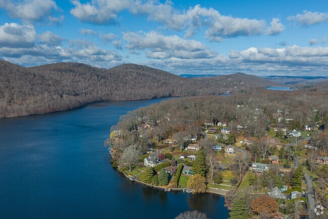 Discover the community of Lanesville near Candlewood Lake.