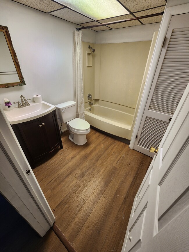 829 Kentner St unit Upper, Defiance, OH 43512 - photo 4