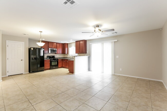 8260 Oliver Twist Ln, Las Vegas, NV 89113 - photo 5