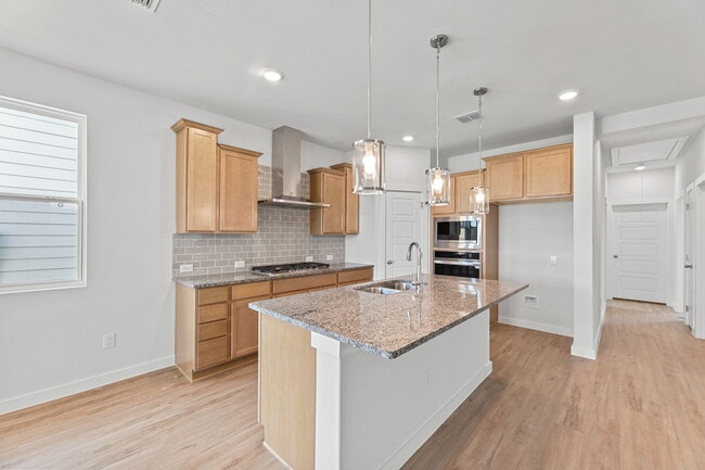 754 Whitman St, New Braunfels, TX 78130 - photo 5