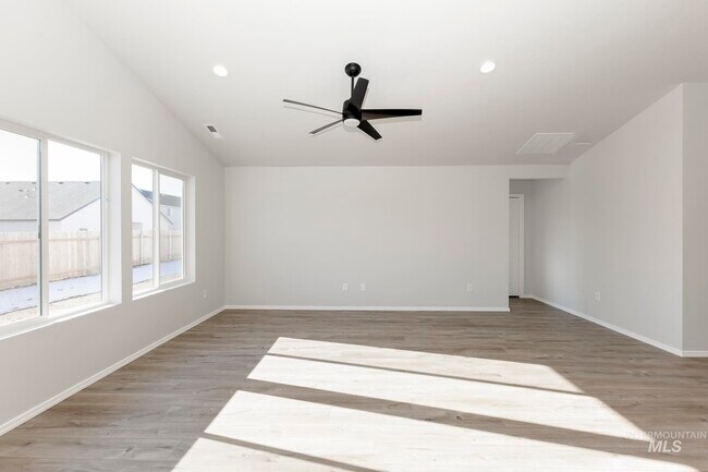 9053 W Violet St, Nampa, ID 83687 - photo 7