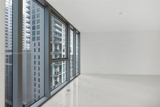 Aston Martin Residences unit 3508, Miami, FL 33131 - photo 6