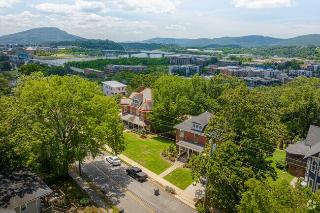 Northshore residents have a quick commute to downtown Chattanooga.