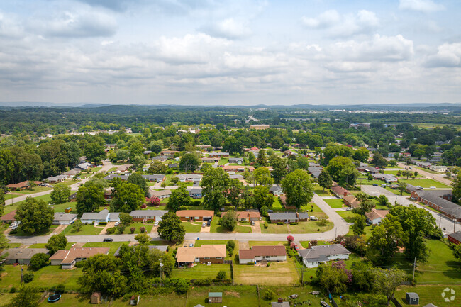 Woodmore is a quiet suburban community just 5-10 minutes outside of Downtown Chattanooga.