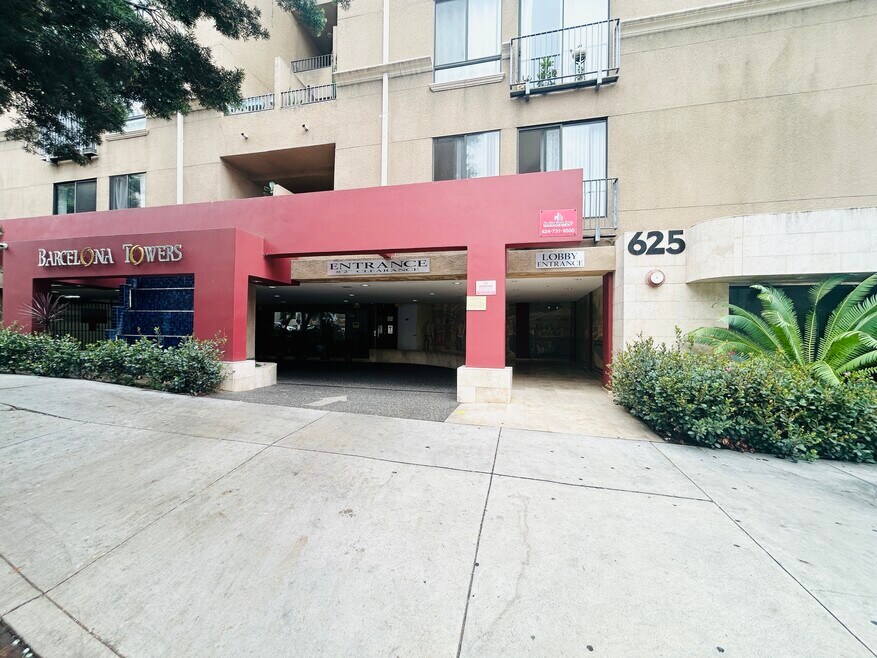Barcelona Towers unit 213, Los Angeles, CA 90005 - photo 1