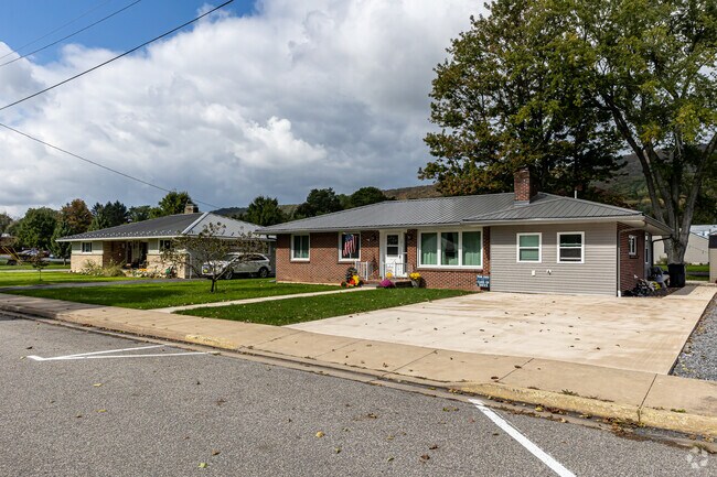 Traditional ranch homes are popular in Potter and the average sized home is 1,930 square feet.