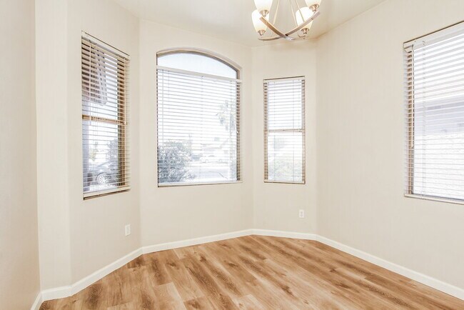 6601 W Lawrence Ln, Glendale, AZ 85302 - photo 6