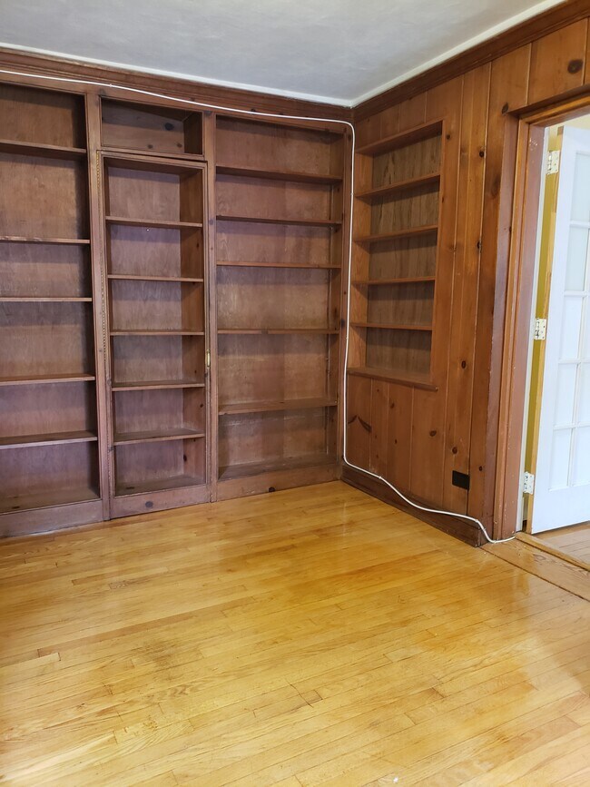 114 Howard Dr unit Apartment 1, Charlottesville, VA 22903 - photo 5