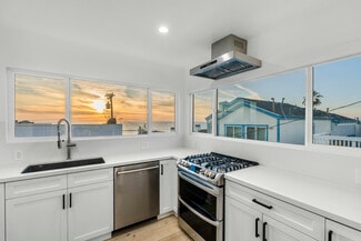 133 34th St Unit D, Hermosa Beach, CA 90254
