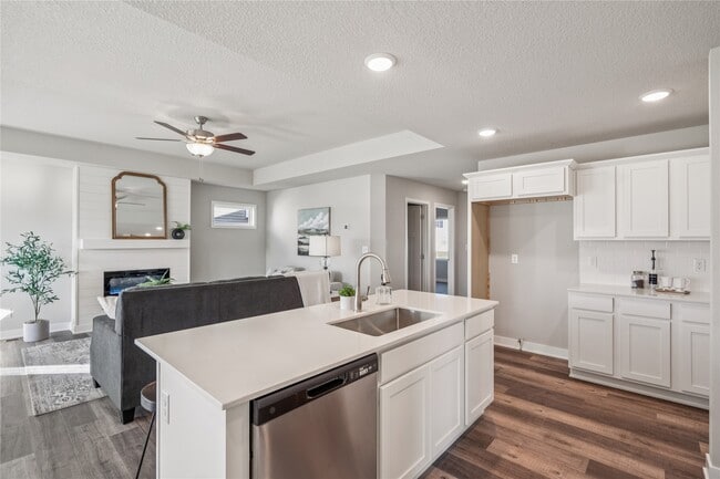 1370 Locust St, Waukee, IA 50263 - photo 3