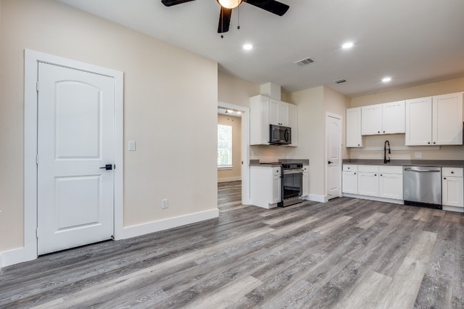 511 N Davis Dr unit A, Arlington, TX 76012 - photo 7