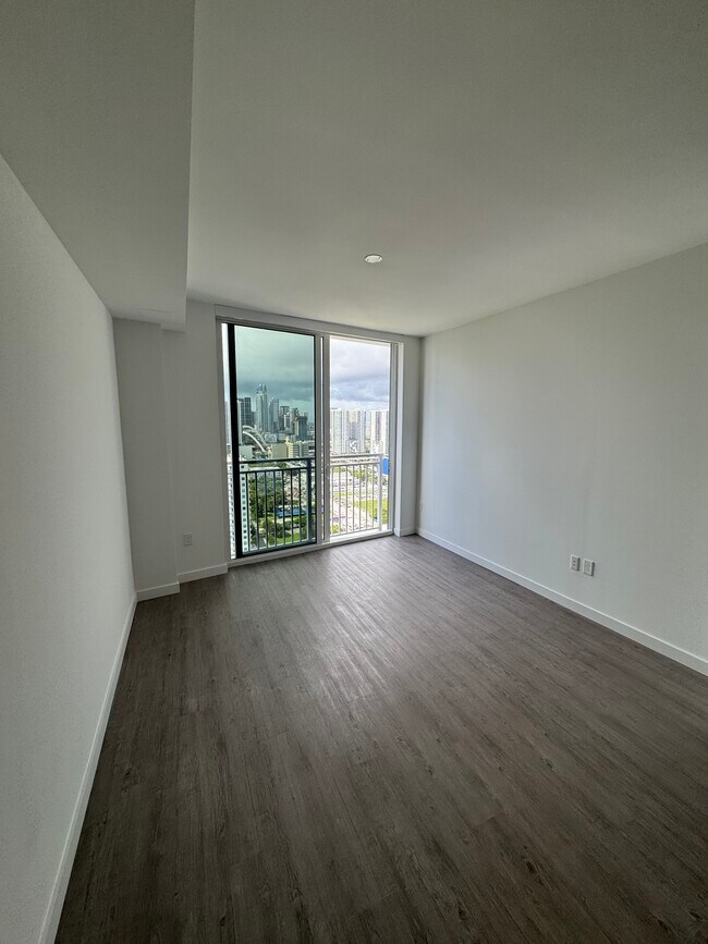 Living Room Floor to Ceiling Window