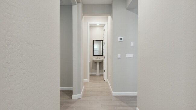 5822 E Zachary Dr, Phoenix, AZ 85054 - photo 4