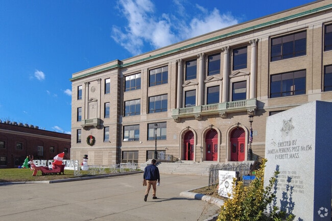 Webster Extension in Everett has 171 students total.