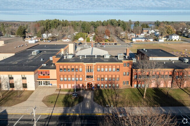 Mosinee Middle School provides education for grades 4 through 8 in Mosinee.