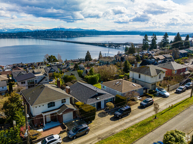 Many single-family homes in the Leschi neighborhood are close to the lake if not right on it.