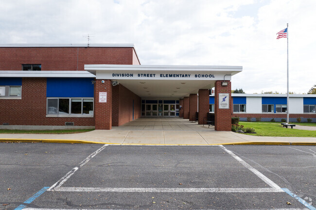 Division Street Elementary School, Rankings & Reviews - Homes.com