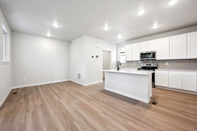 4729 N Valdai Ct, Aurora, CO 80119 - photo 7