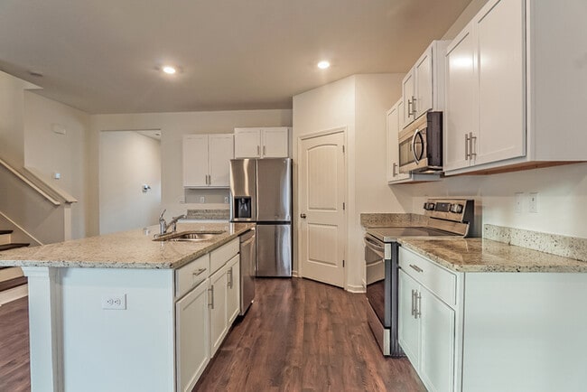 5756 Timber Leaf Lp, Bessemer, AL 35022 - photo 6