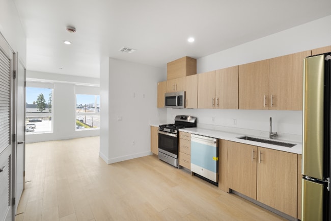 11814 Aviation Blvd unit 513, Inglewood, CA 90304 - photo 3