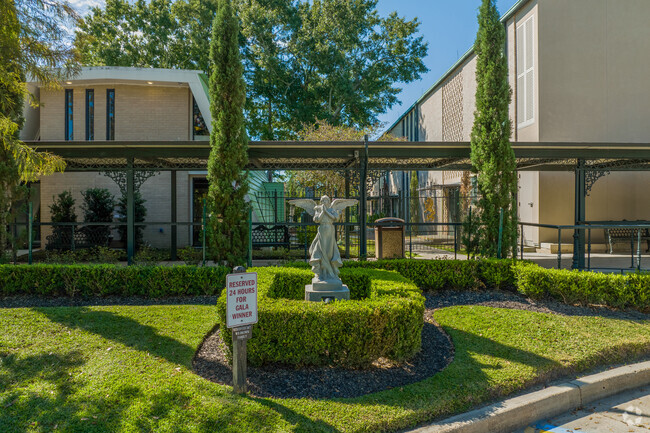 St Andrew The Apostle School is dedicated to providing a challenging education in Old Aurora.