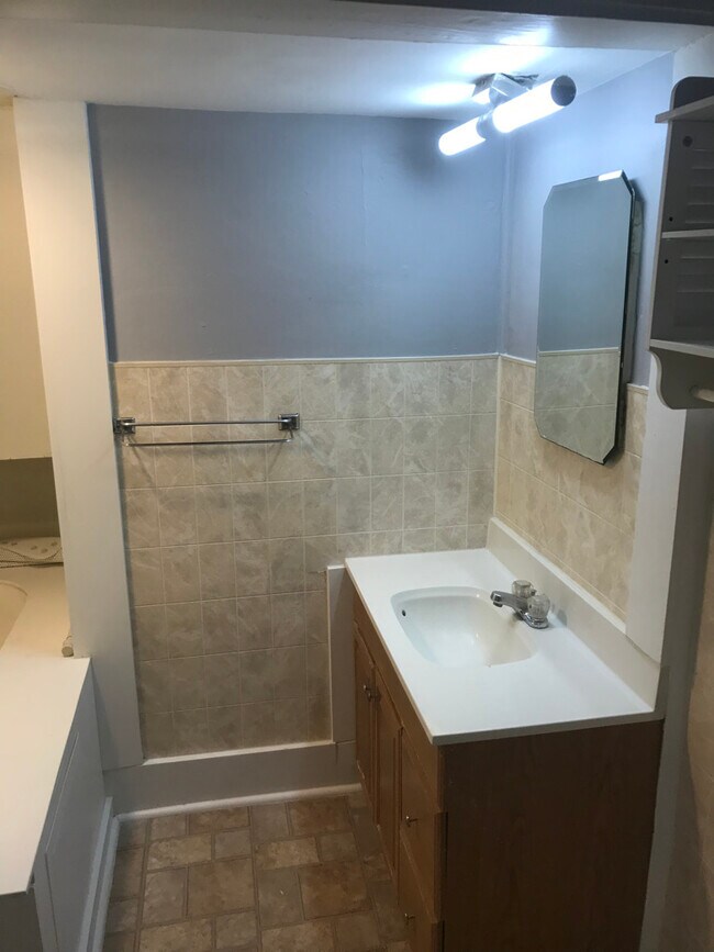 734 Polk St unit 3, Huntington, IN 46750 - photo 4