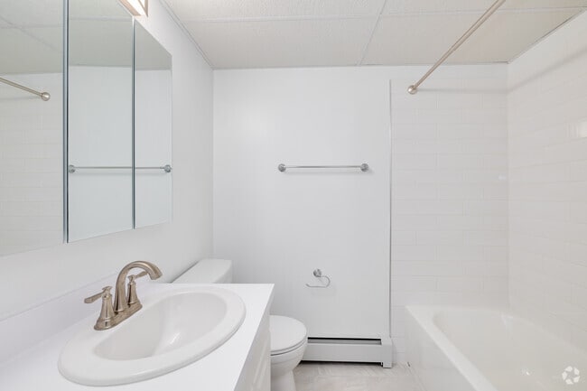 Bathroom - 2Bd, 1Ba, w shared Garage/Basement, 800-850SF