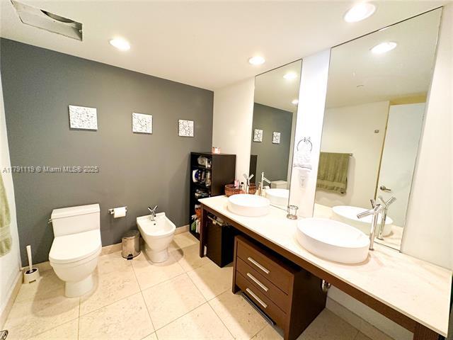 Icon Brickell Tower 2 unit 4508, Miami, FL 33131 - photo 7