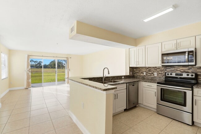 13839 Fairway Island Dr unit 1111, Orlando, FL 32837 - photo 4