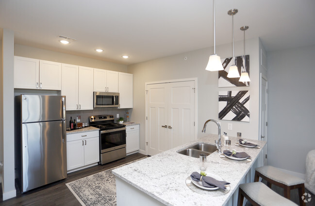 1BR, 1BA - 796 SF