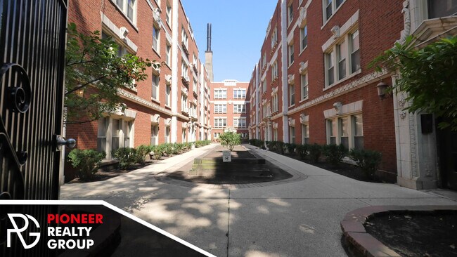 546 W Surf St unit 542-S2, Chicago, IL 60657 - photo 2