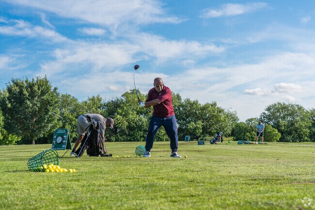 The nearby Ironwood Golf Course provides North Bridge locals with a place to hit the green.